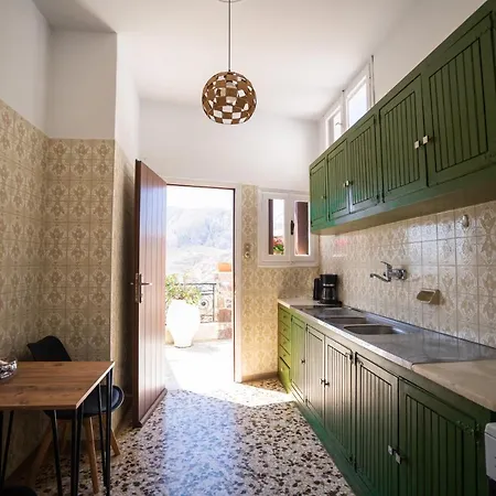 Morning Star Traditional Pýrgos